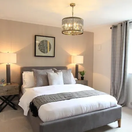 Cabot Mews 3 Apartment