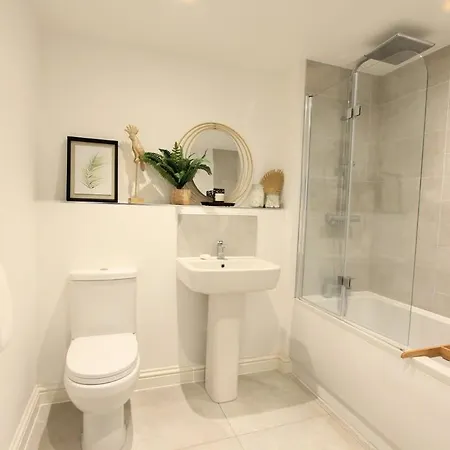 Апартаменти Cabot Mews 3 *