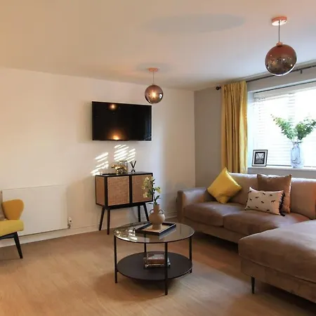 Cabot Mews 3 *