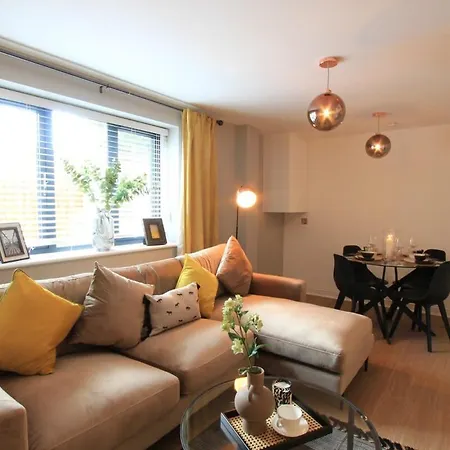 Cabot Mews 3 Апартаменти *